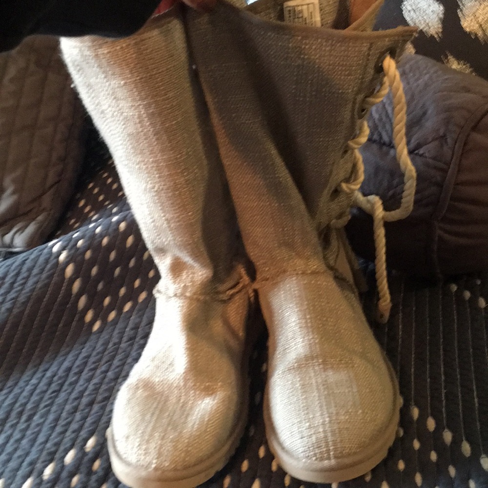 Ugg boots never wore outside super cute euc size 6